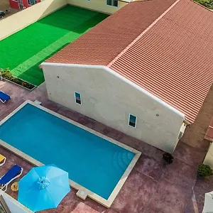 3* Herberg Rooi Santo